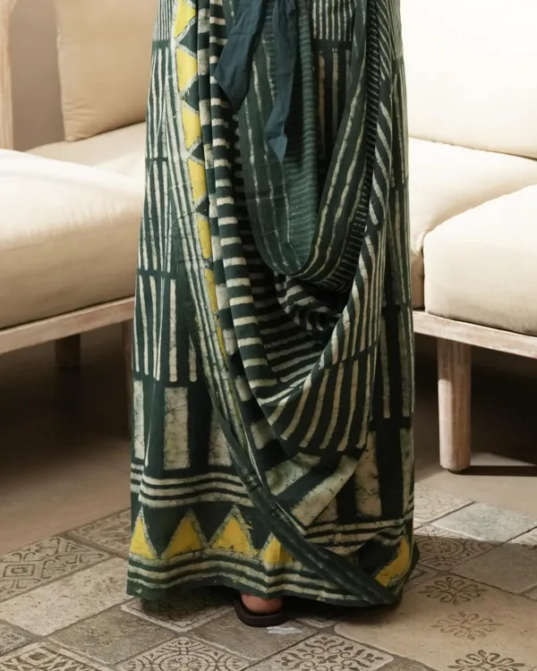 Bottle_Green_Cotton_Geometric_Dabu_Print_Mul_Saree_For_Women